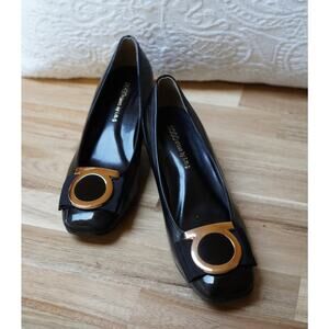 Square Toe Patent Low Block Pump Heels Gold Hardware Cushioned Insole Size 8 250